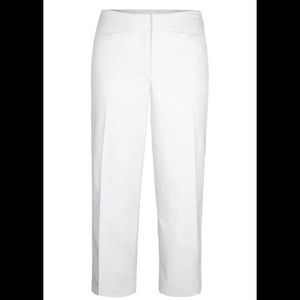 PGA Tour Women’s White Golf Capri Pants
